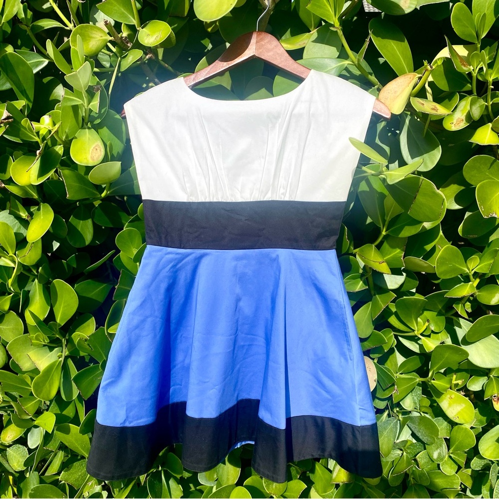 Kate Spade girls dress,size 7 yr. Bow and zipper on the back.Excellent condition